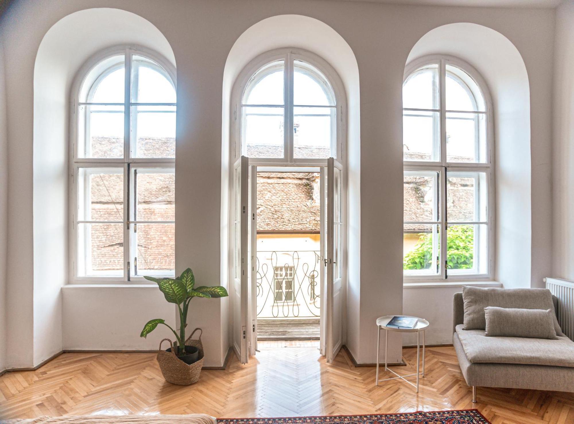 Favst Old Square Apartment
