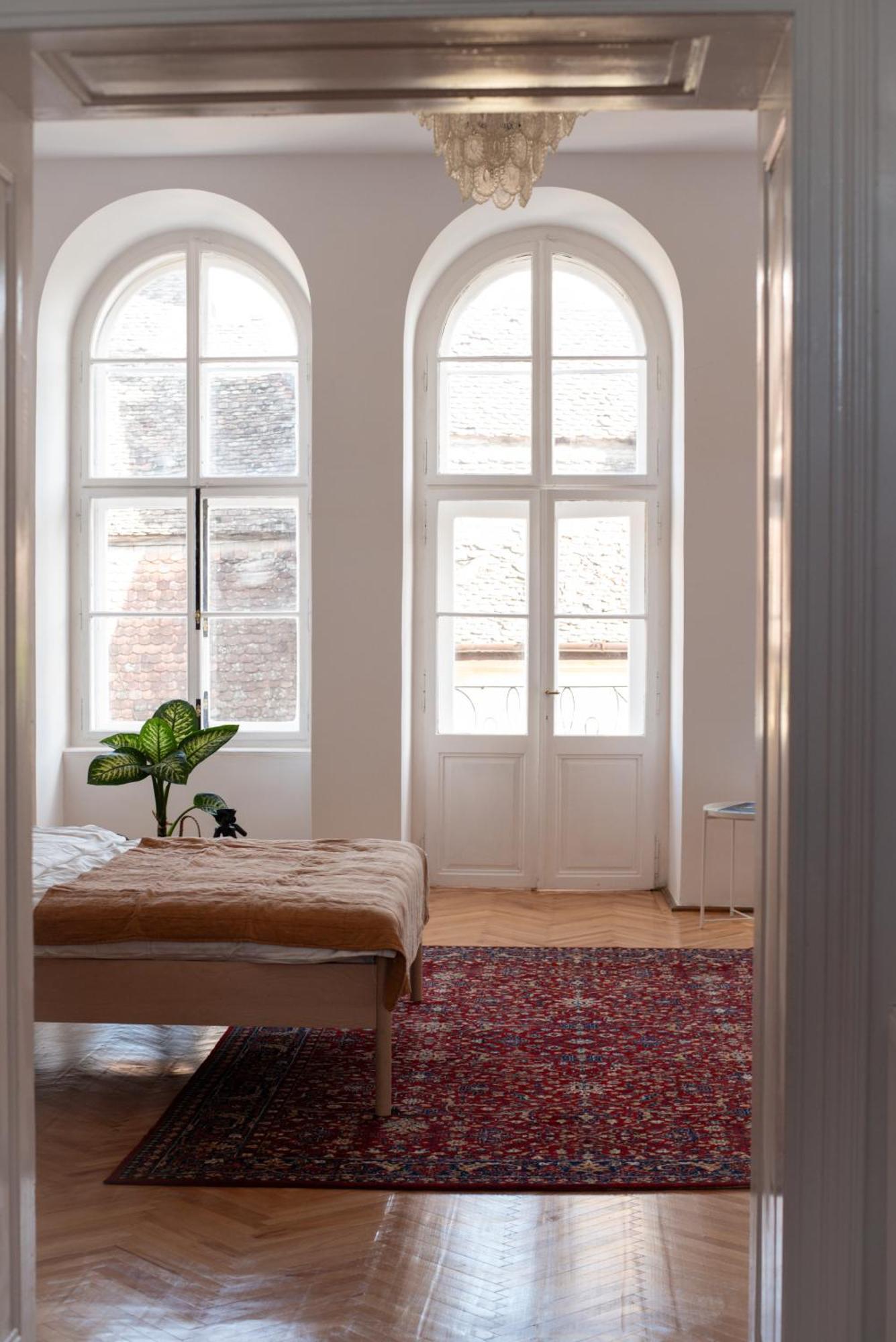 Favst Old Square Apartment